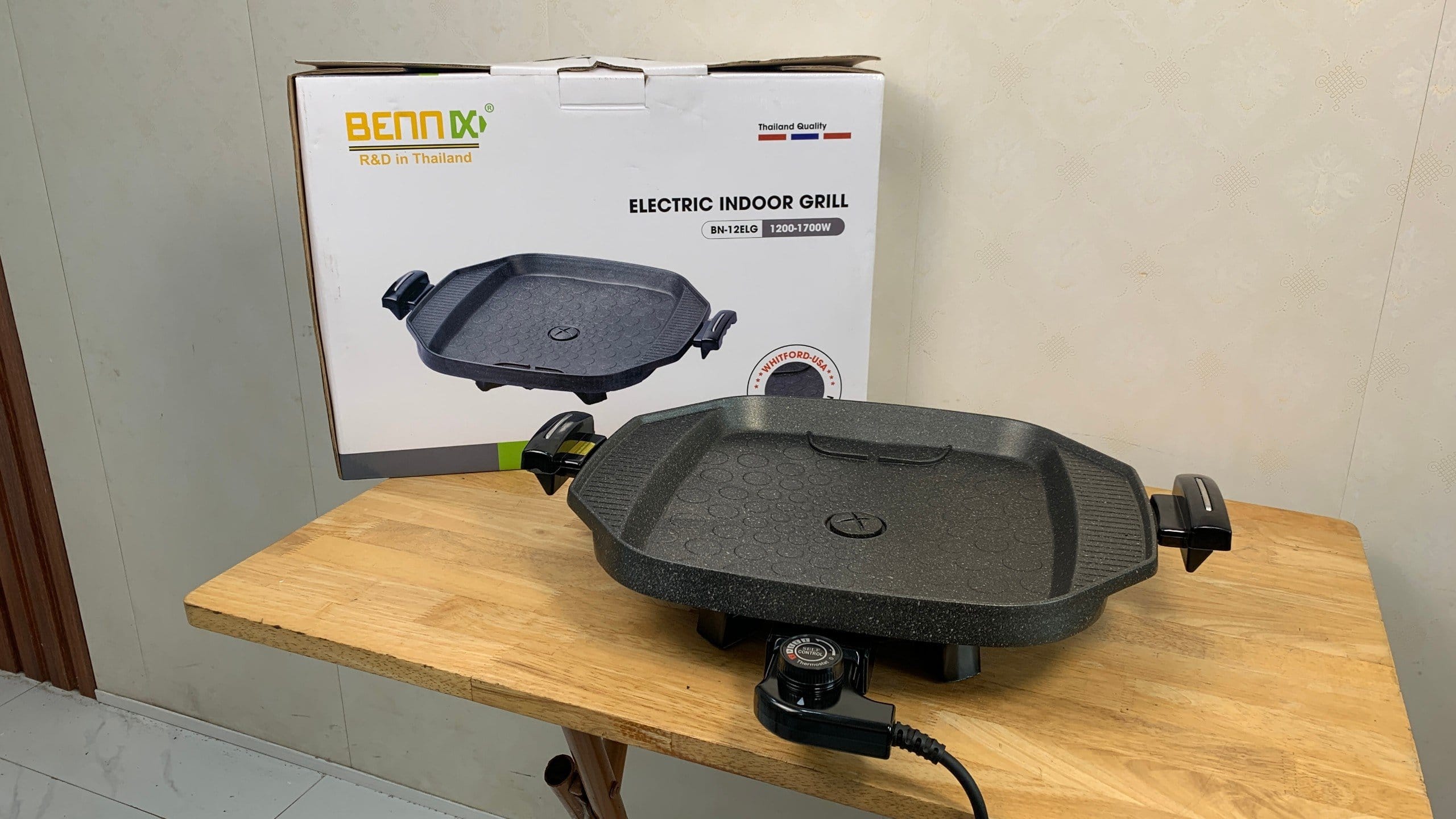 Bếp nướng điện không khói bennix bn-12elg 4 kieu-dang-nho-gon