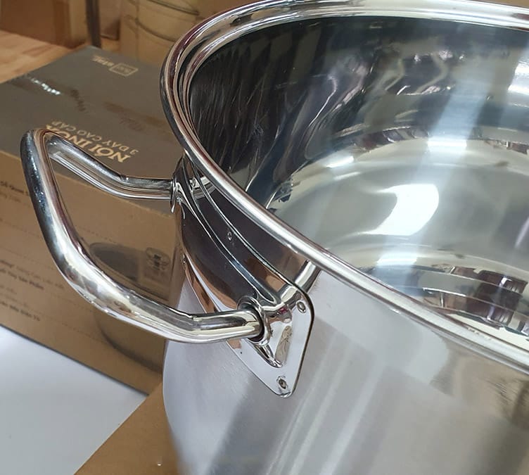 Top 5 chiếc nồi luộc gà nguyên con 16 Thành và quai của nồi luộc gà Fivestar 36cm