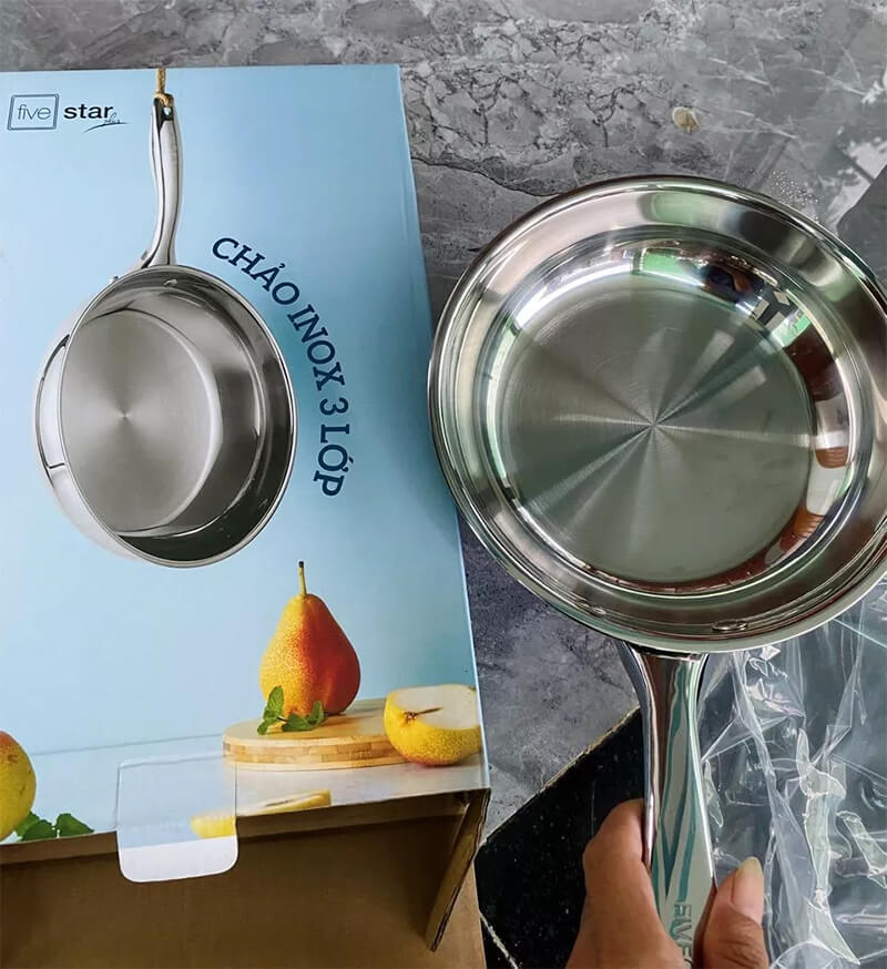 Chảo inox 304 fivestar plus size 22cm 3 lớp liền khối 8 Cơ chế chống dính tự thân – Không bong tróc