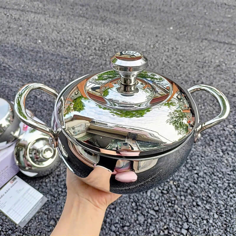 Tay cầm inox chắc chắn, vung inox kín hơi